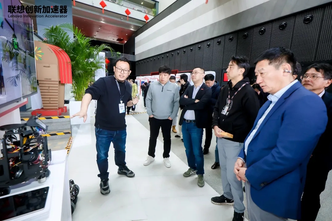 jiuyou九游亮相联想创新加速器开放日，以消费级物理AI大脑平台助推家用机器人产业生态化 